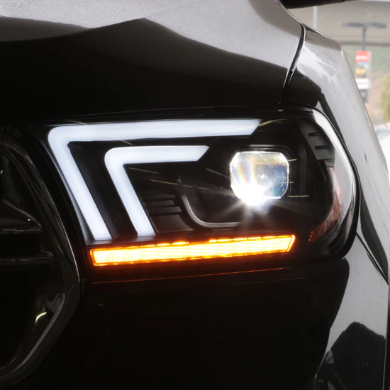 Fits ( Spyder Signature ) Dodge Durango 2011-2013 HID Model Only ( Not Compatible With Factory Halogen Model ) Projector Headlights - Sequential LED Turn Signal - LED White Light Bar Parking Light - Black - Image 2